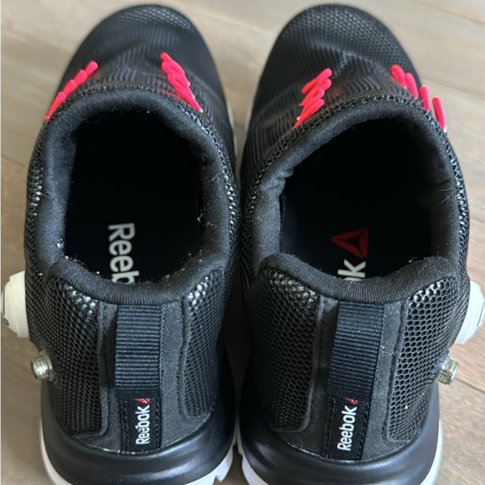 Reebok PUMP Sneakers Child Size 6. - Picture 3 of 5
